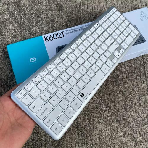Ergonomic typing on ultra-thin keyboard