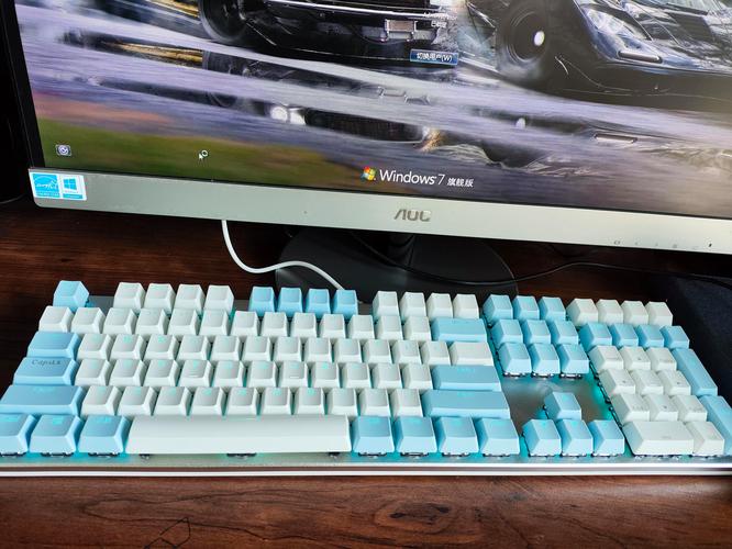 Cool running slim keyboard on desk