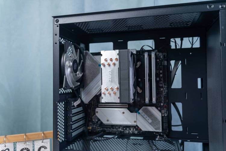 先马平头哥M9机箱评测：百元级异形侧透小钢炮，360水冷+Type-C性价比之选