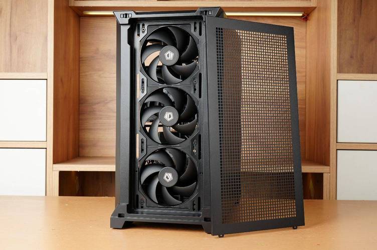 PC case with multiple cooling fans