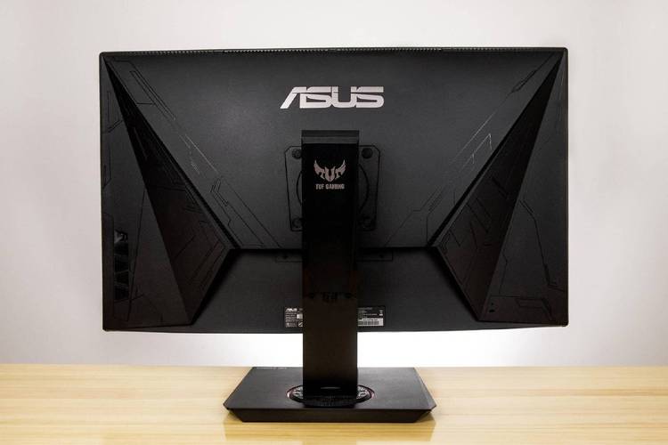 Professional gaming desk with monitor recommendation