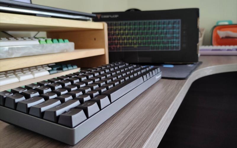 Wireless mechanical keyboard with battery and connectivity