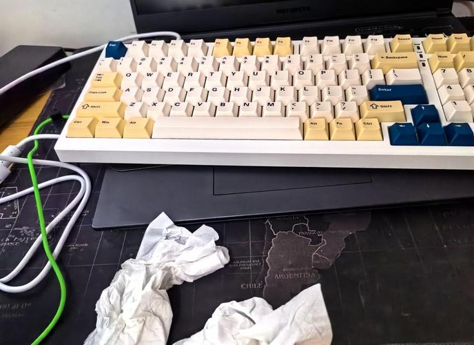 预算机械键盘购买决策场景