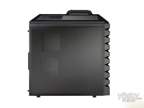 机箱内部扩展槽和硬盘位布局