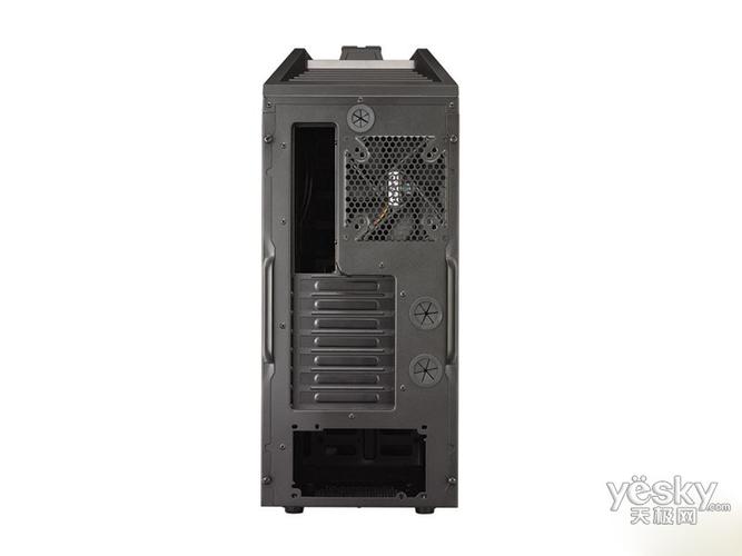 高端游戏PC组装在大型机箱中