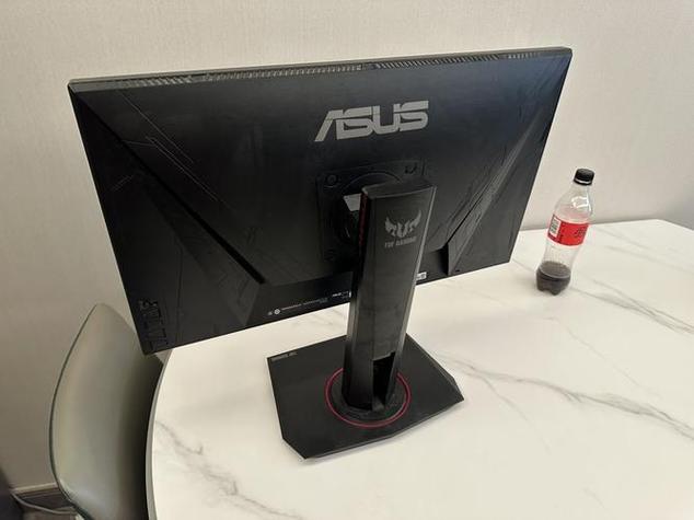 Affordable gaming monitor on modern setup