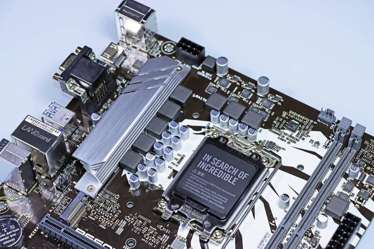 CPU and motherboard in benchmark scenario