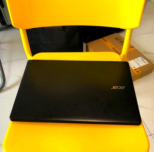 High-resolution computer monitor display