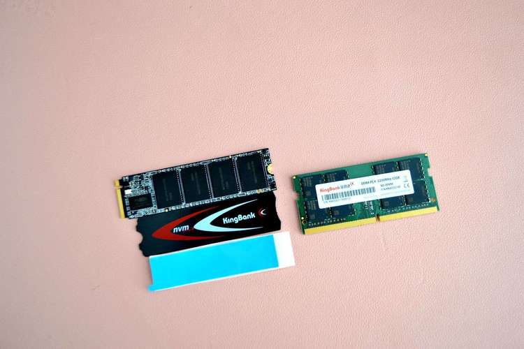 Hardware components with efficient cooling