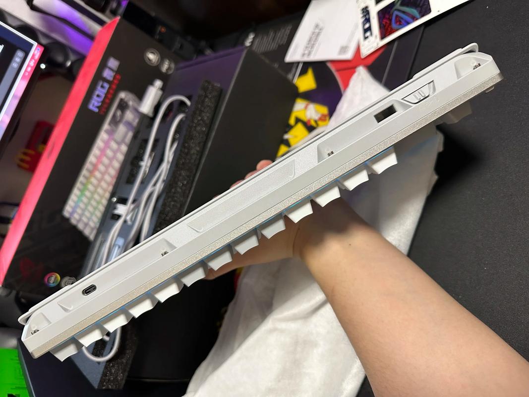 键盘RGB灯效功耗与散热表现