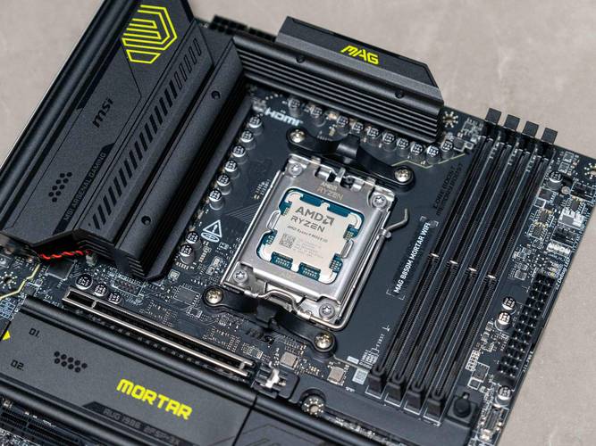 微星 B150M MORTAR ARCTIC:全白军规板型,经典 Skylake 平台最佳颜值之选