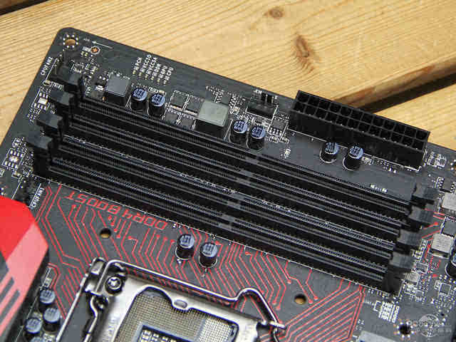 PC cooling system with heatsinks