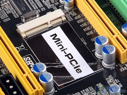 Technical diagram of motherboard chipset and slots