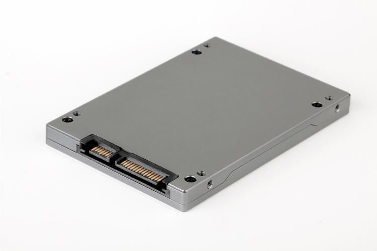 Computer performance testing setup with drives