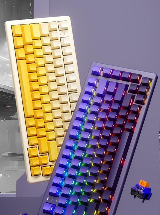 Gamer using mechanical keyboard in setup