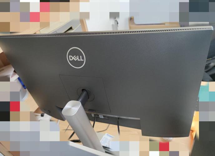 Sleek monitor design with thin bezels