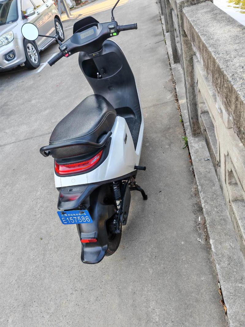 Affordable monitor on wooden desk setup