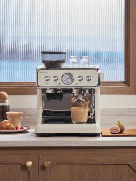 Detailed view of PSU cables and connectors