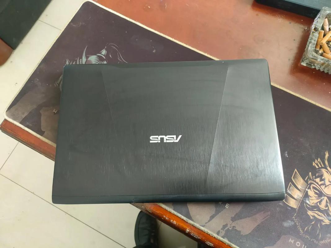 经典台式机箱侧面简约设计