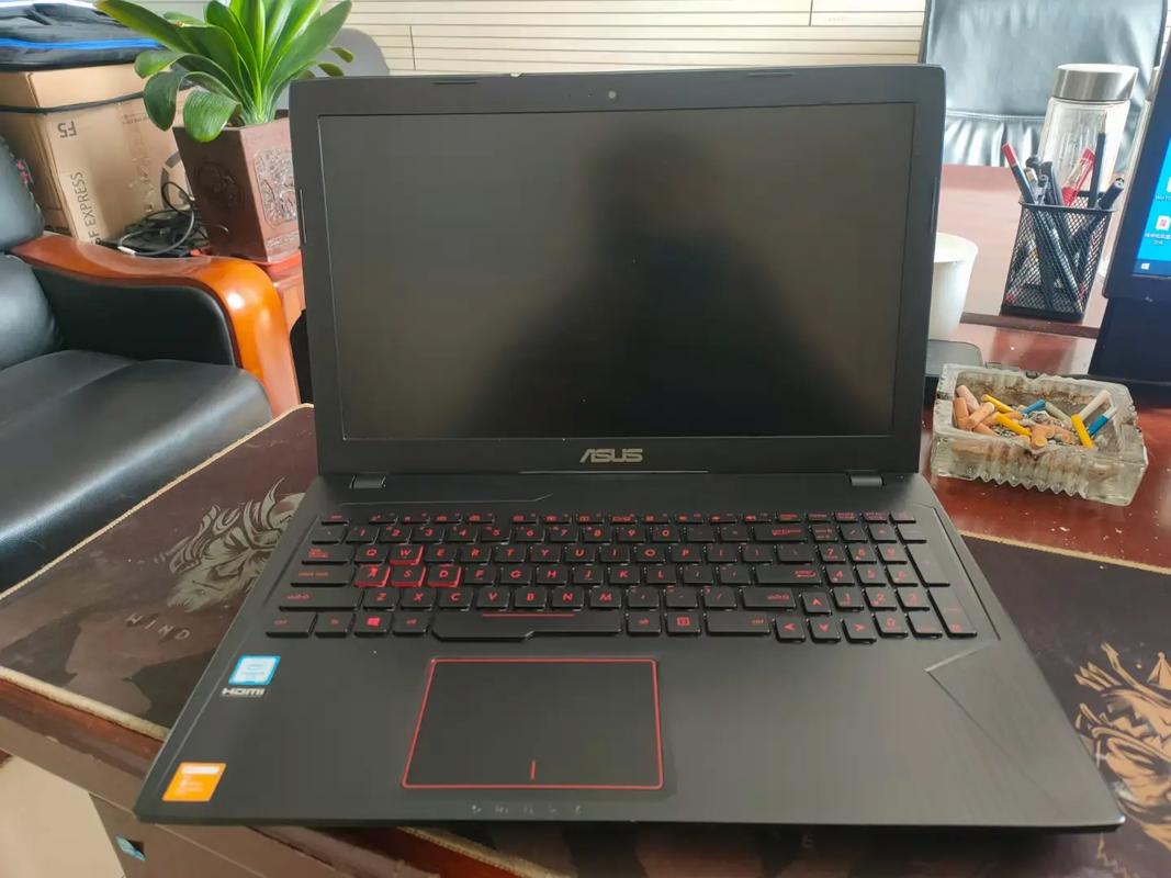 机箱内部硬盘仓位和扩展槽布局