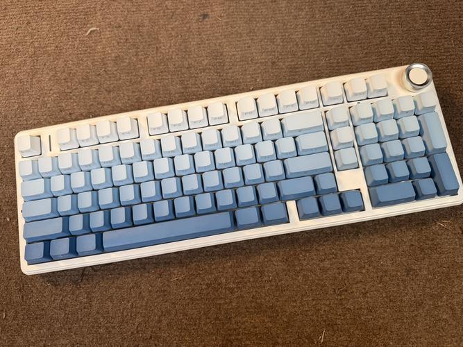 Wireless keyboard charging with battery indicator display