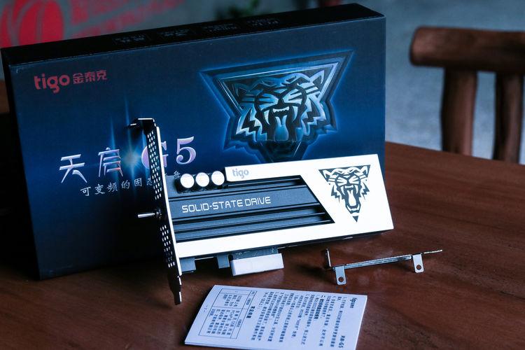 SSD金属散热器特写