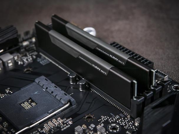 Installing RAM into motherboard slot