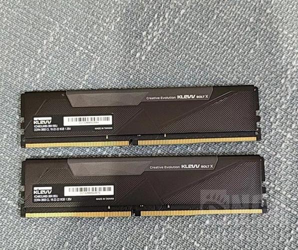 PC performance testing on screen with hardware