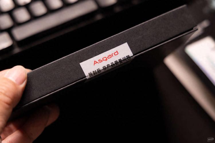 Detailed computer hardware components including RAM