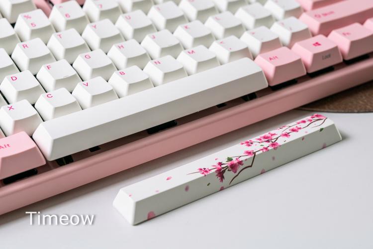 Clean mechanical keyboard on desk no heat