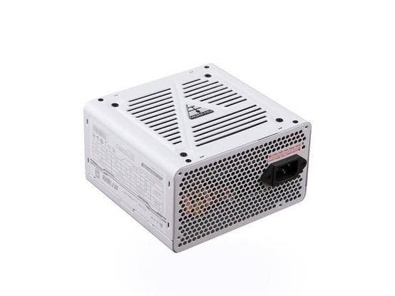 PC机箱内白色电源安装效果