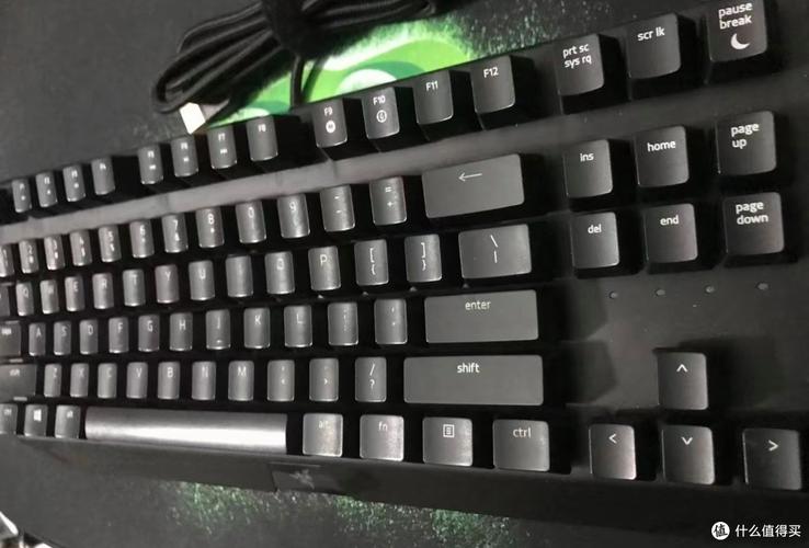 紧凑型游戏键盘铝合金面板细节