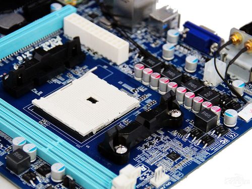 Benchmark charts on computer hardware setup