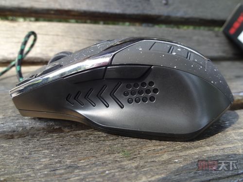 Black ergonomic gaming mouse overview