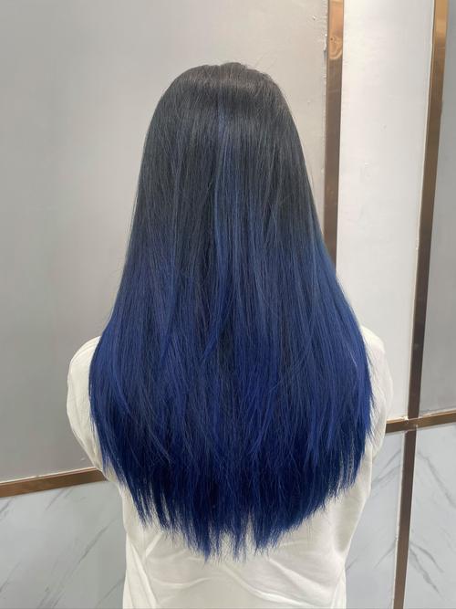 Computer hardware components including cooling fans