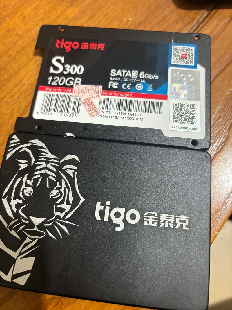 Storage drive in efficient cooling setup