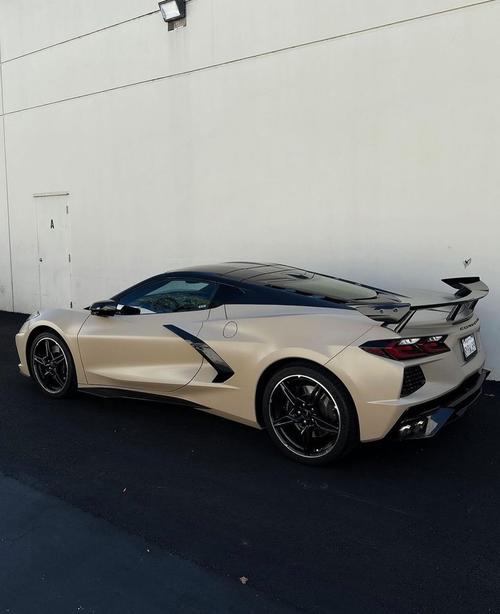 简约白音响外观特写