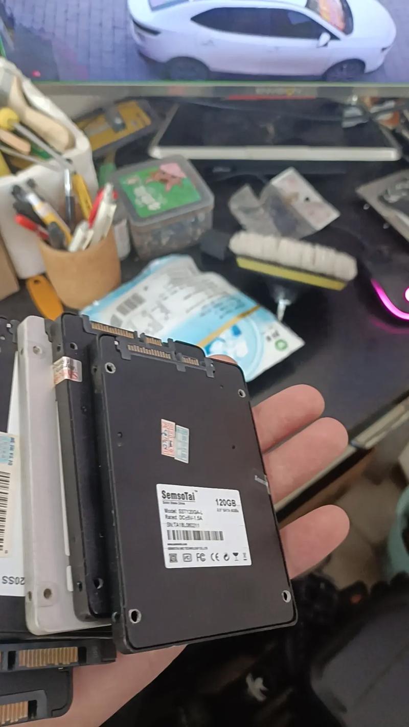 SSD with thermal imaging showing low heat