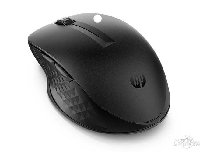 人体工学鼠标侧面握持特写