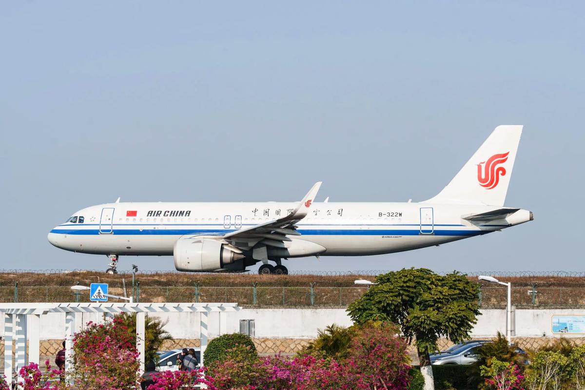 Dual monitor gaming and productivity setup performance