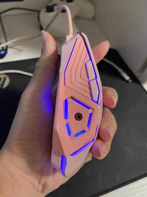 RGB灯效游戏鼠标细节特写