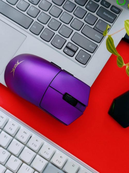 人体工学无线鼠标握持展示