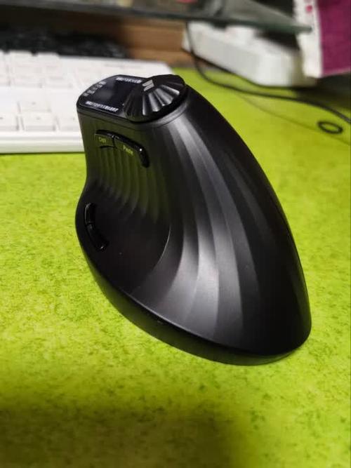 Wireless vertical mouse on desk