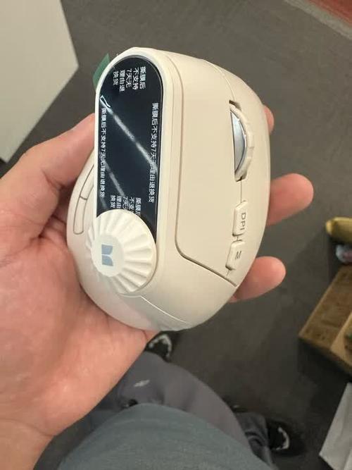 Logitech style wireless mouse charging setup