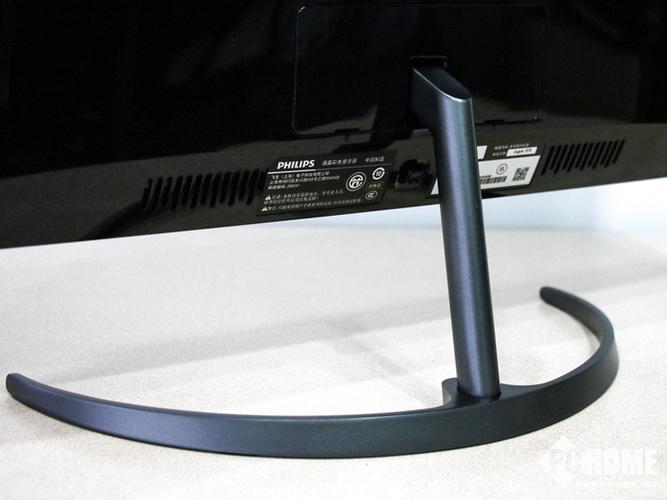 Recommended monitor on modern desk