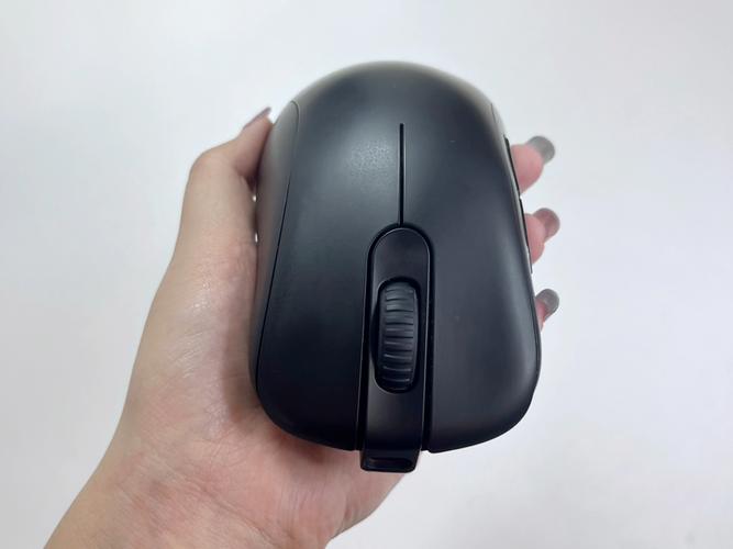 Competitive gaming setup with precision mouse action