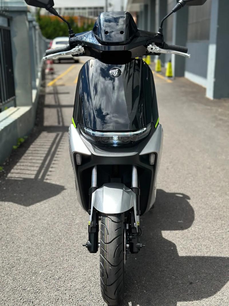 Budget tech purchase scene