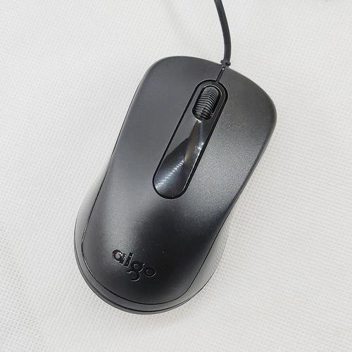 Tech hardware with minimal heat design