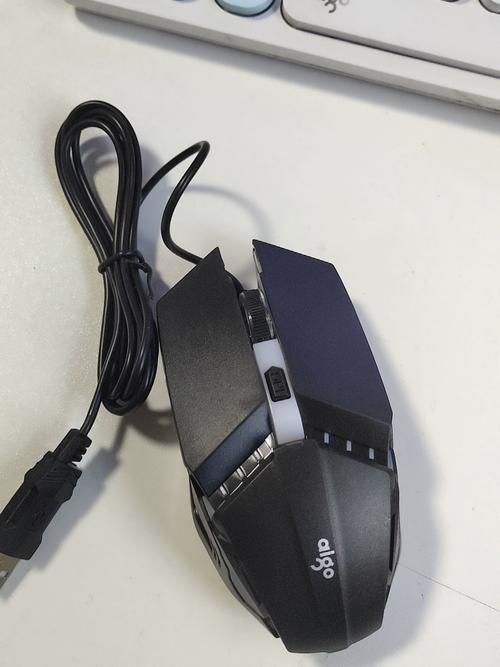 Computer setup with mouse in use