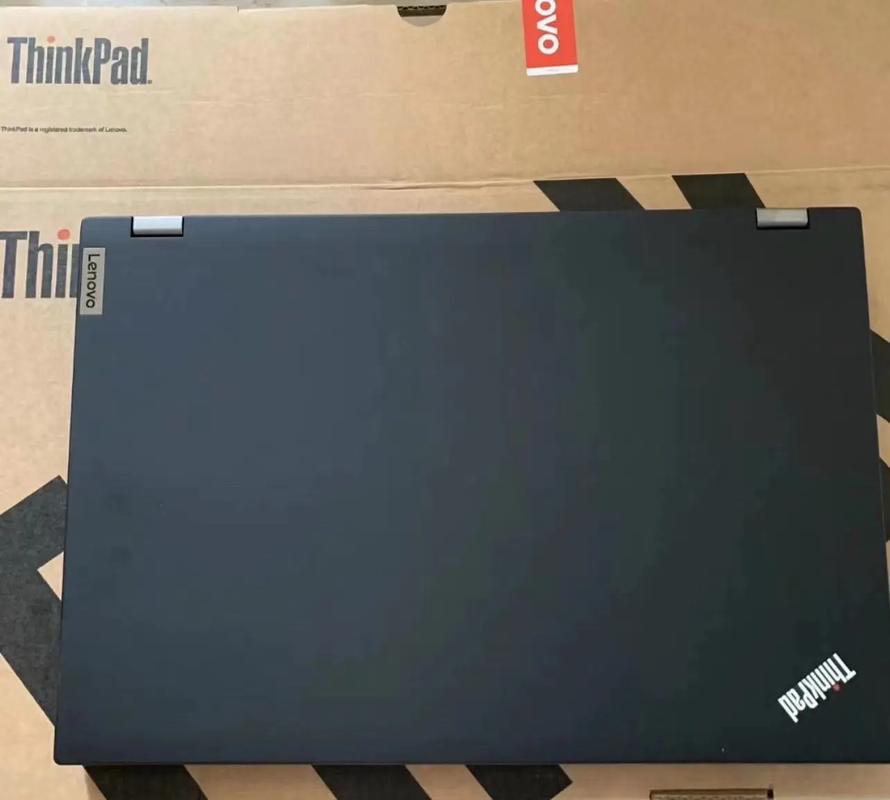 科技显示器功耗与散热概念图